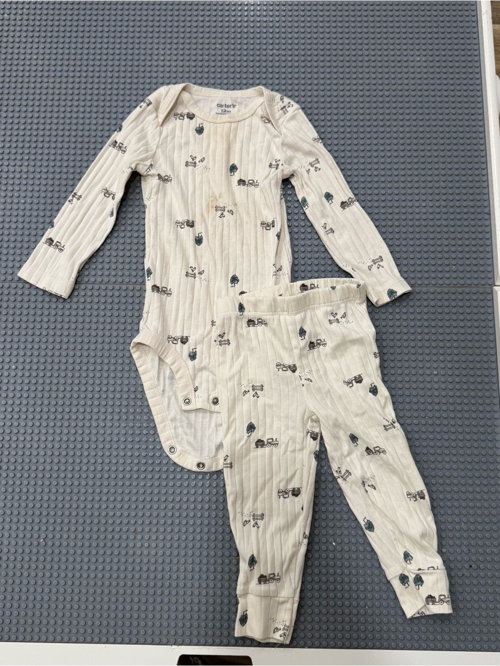 Carter’s long sleeve top with pant set size 12month